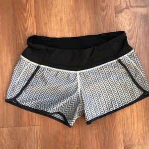 Lululemon Run Times Short 2-way stretch